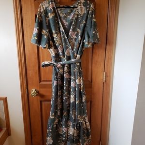 Shein floral dress w ruffle at hem, includes belt